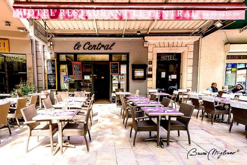 Hotel Restaurant Le Central Шаторенар Екстер'єр фото